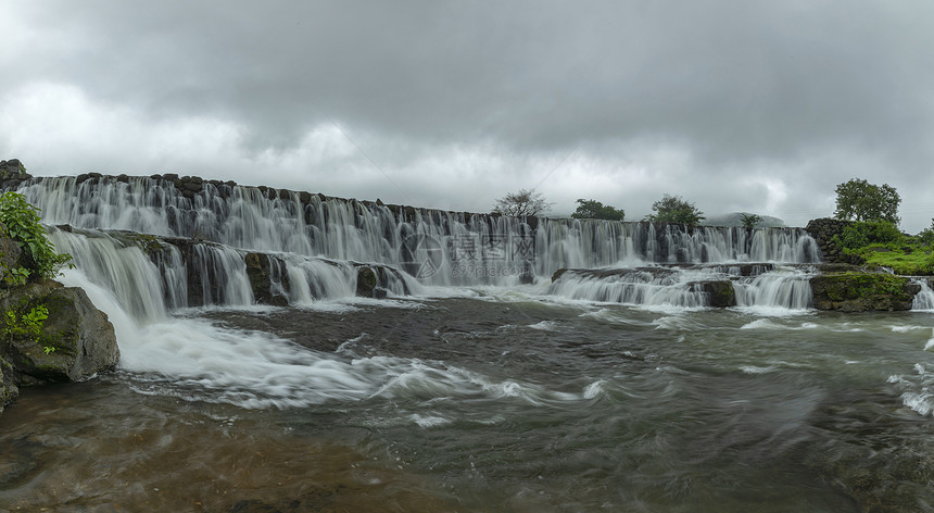 帕诺布达拉附近的瀑布玛哈拉施特印地亚图片