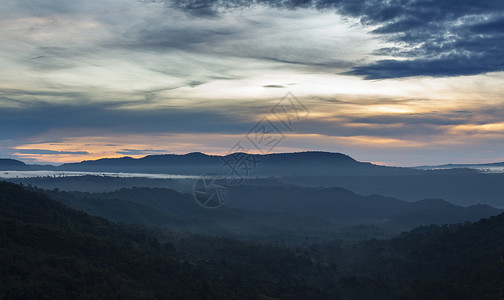 清晨泰国山风景图片