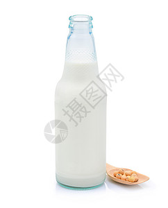 白背景的大豆奶背景图片