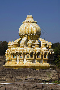 布列什瓦尔印度马哈拉施特拉邦萨斯瓦德saswad桑加梅什瓦尔sangameshwar寺庙附近一座古老寺庙的五颜六色的戈普拉姆gopuram背景