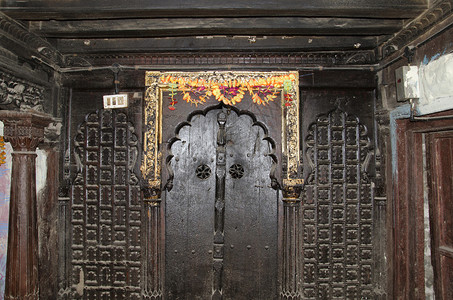 布列什瓦尔印度马哈拉施特拉邦帕拉希的palashi的palashiwada封闭的门印度马哈拉施特拉邦palasthrapalashipar背景