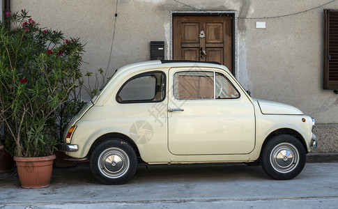 旧型意大利车背景图片