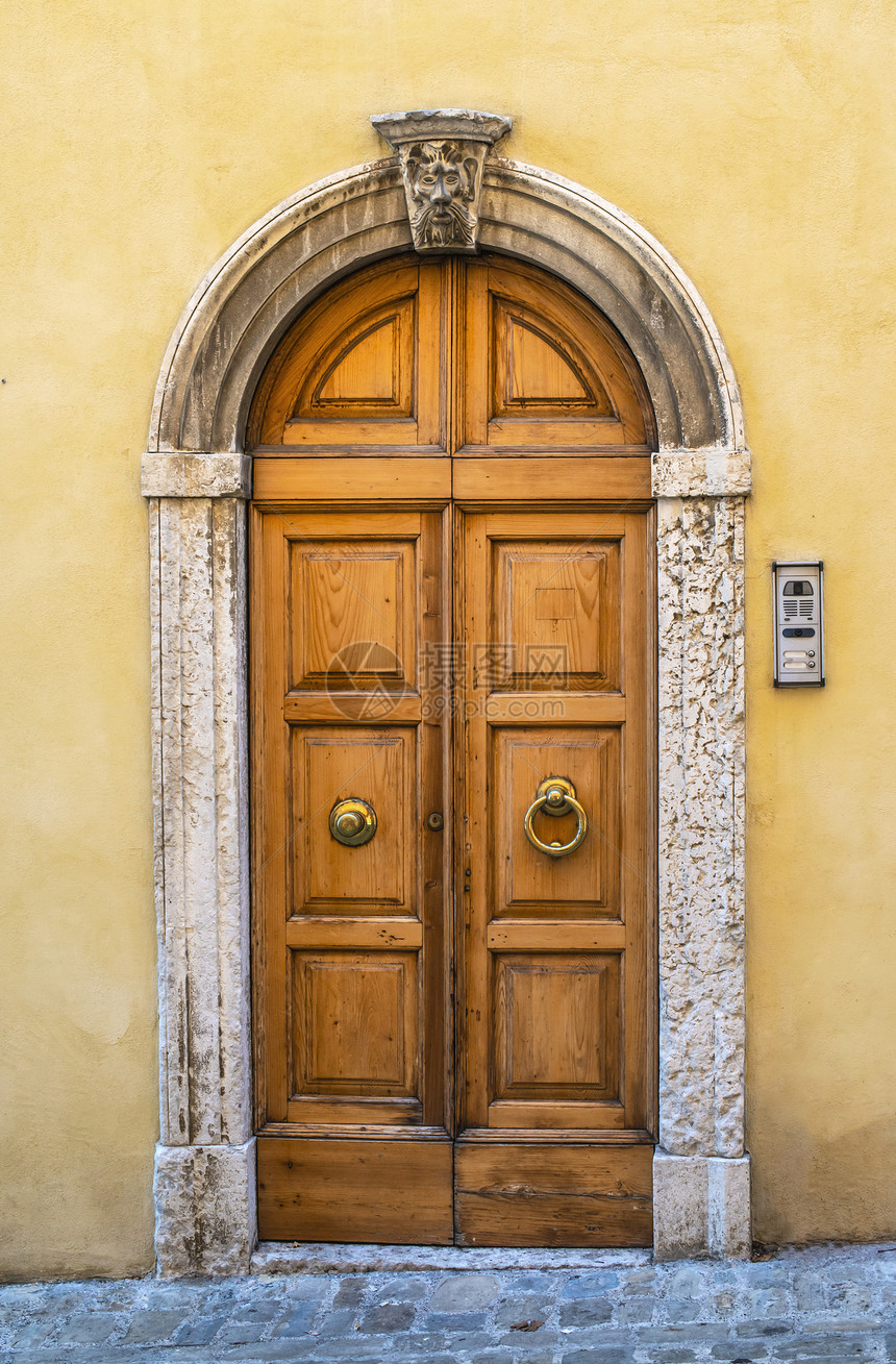 典型的意大利面孔有门意大利式房子传统风格和装饰品图片