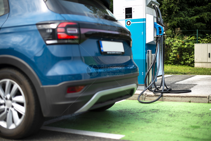 电动汽车电源插座绿色生态概念图片
