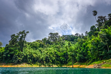 泰国考索公园的卓兰湖泰国考索公园赤兰湖图片