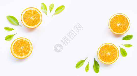 由新鲜橙子水果和白底绿色叶子制成的框架图片