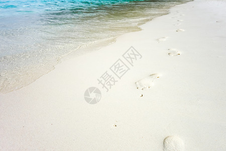 热带海滩远冬岛屿马来西亚热带海滩上的脚印图片