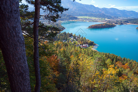 风景与美丽的山湖秋天图片