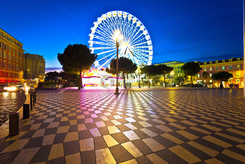 丰盛的巨型发酵轮和马萨达广场晚夜视图法国郎地区白肺海洋图片