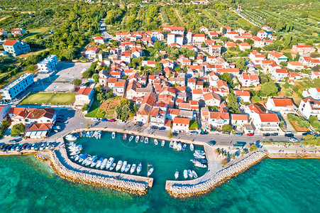 扎达尔群岛海岸空中观察croati的dlmti地区图片