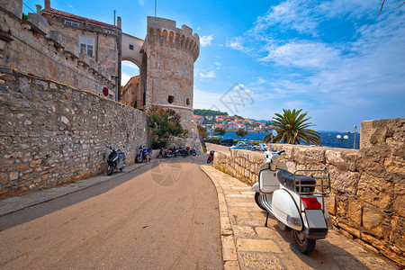 科库拉镇石塔和城墙的风景多彩南达尔马提亚群岛croati图片