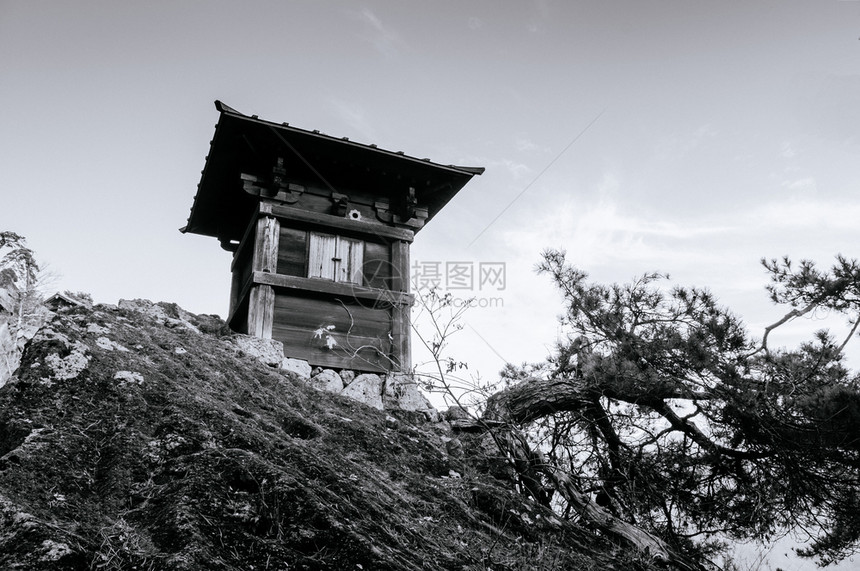 晚上在亚马德拉的rishakuji寺庙的岩石悬崖上建起的诺基多苏特拉存放库Yamgtjpn黑白图像图片