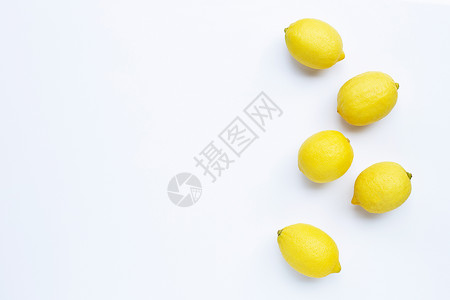 白色背景的柠檬带有复制空间的顶部视图图片