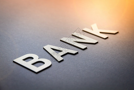 银行标志以白固信写在棋盘上的单词银行背景