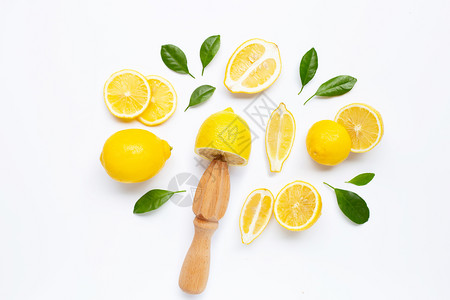 新鲜柠檬和叶子白底带木汁图片