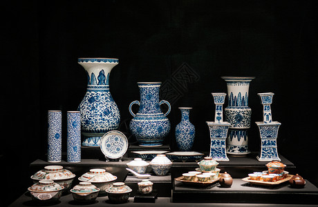 2019年月24日019年黑兰彩色蓝的漆瓷器古老的瓷器花瓶在邦科克博物馆的皇收藏展背景图片