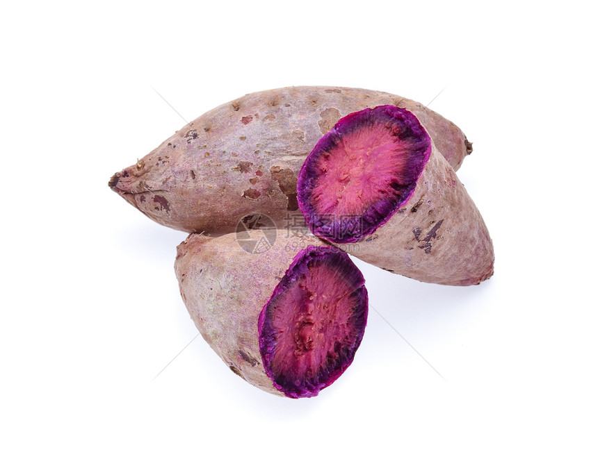在白色背景上隔离的紫色甘薯图片