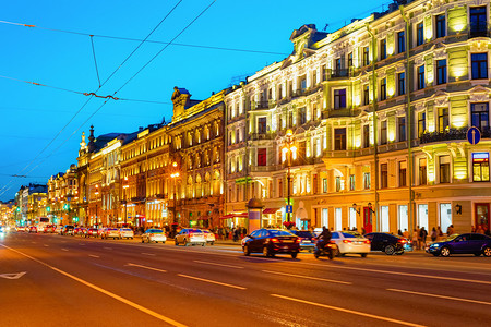 圣人彼得斯堡市风景与交通在明亮的Nevsky前景俄罗斯图片