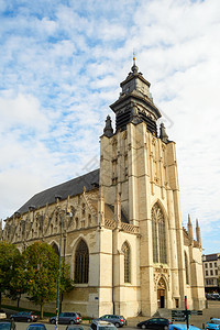 俯瞰比利时布鲁塞尔的巴黎圣母院教堂图片