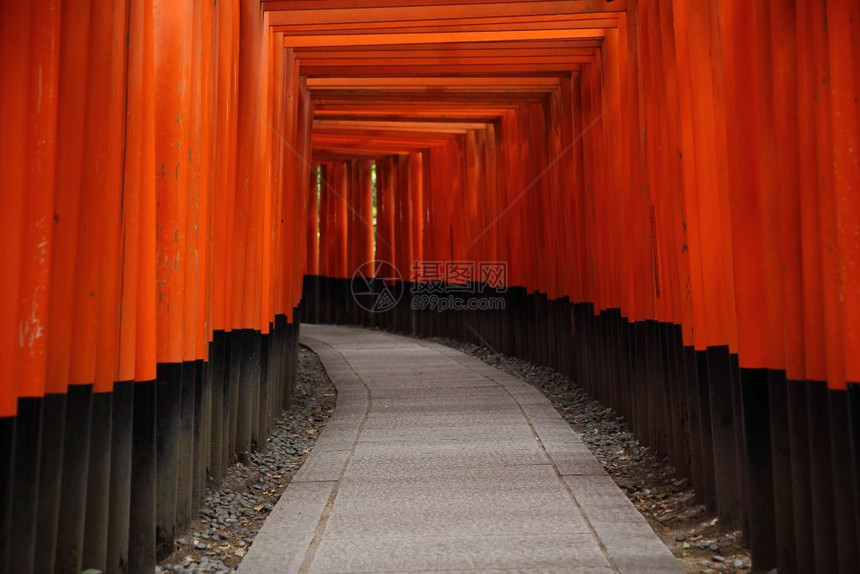 在日本京都的fushimInar神庙图片