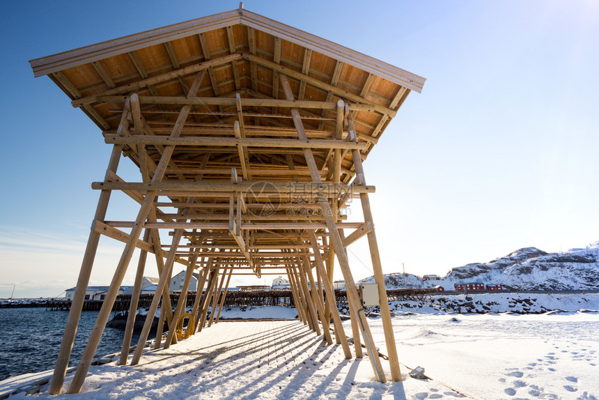 为干鳕鱼建造的筑Norwaylften岛上的再油漆指南图片