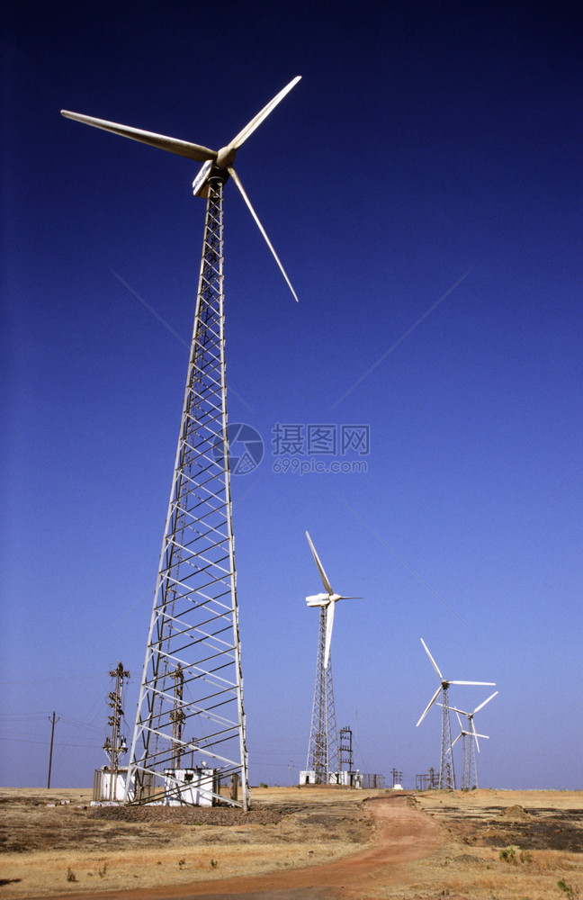 沙尔库瓦迪萨塔拉区马哈施特西加斯的平原高上风车图片
