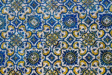 蓝色和黄的老阿苏莱霍在墙上用传统的葡萄牙文风格铺砖旧阿苏莱霍在墙上用传统的葡萄牙文风格铺砖背景图片