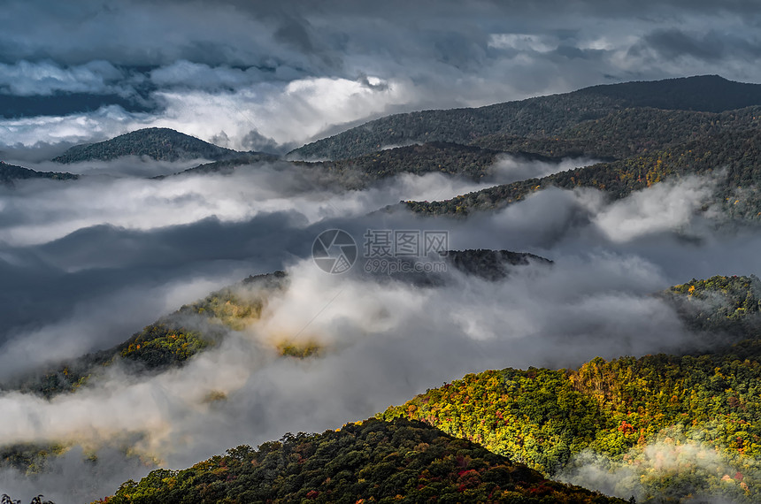 山间美丽的风景图片