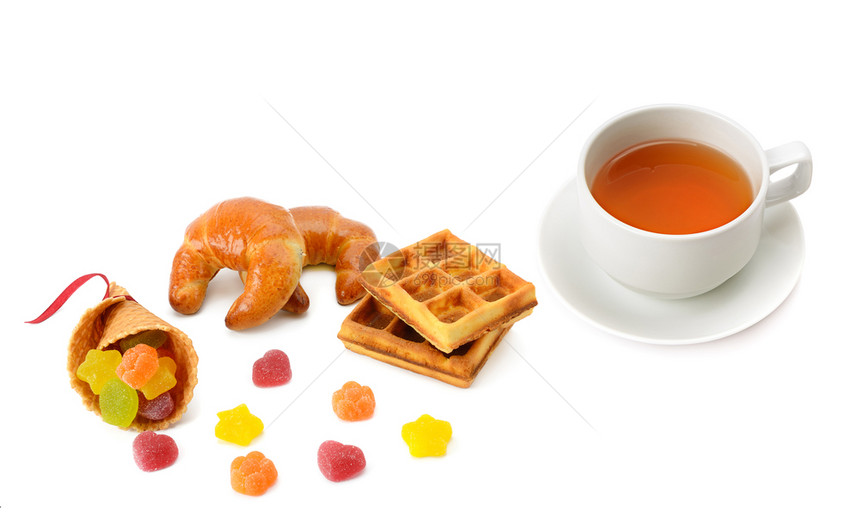 茶杯和美味的糕点与白色背景隔开平坦的躺下最上方景色图片