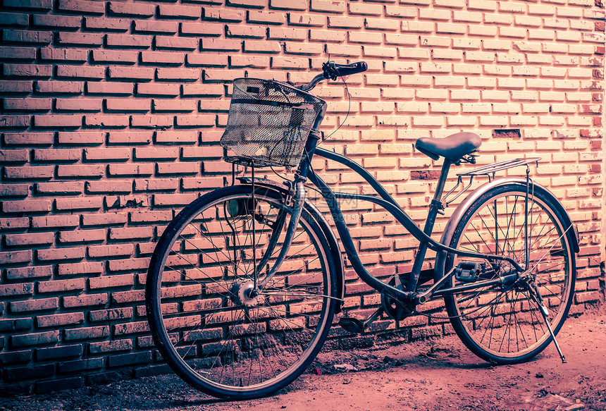 经典古老的旧城市自行车图片
