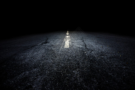 通向黑暗的道路图片
