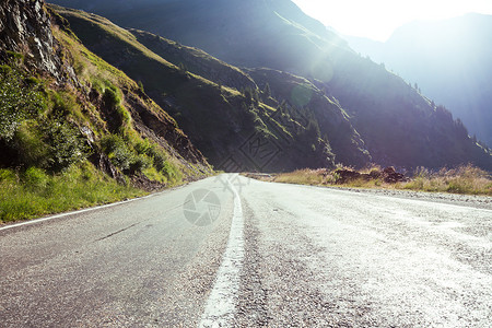 夏季美丽的公路风景图片