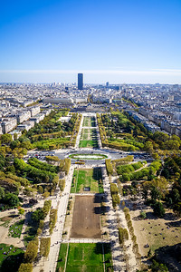 从埃菲尔铁塔俯瞰火星之王巴黎法国从法国埃菲尔铁塔俯瞰巴黎城市图片