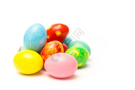 白色背景上的彩色鸡蛋背景图片