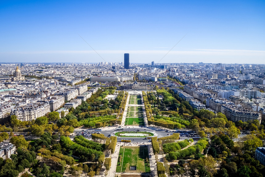 从埃菲尔铁塔俯瞰火星之王巴黎法国从法国埃菲尔铁塔俯瞰巴黎城市图片