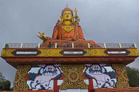 高度决定视野Budha雕像smdrupteikmnda135英尺长最大的师雕像背景