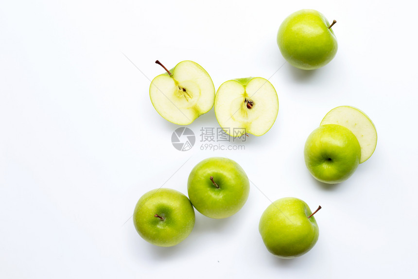 白色背景上的绿苹果复制空间图片