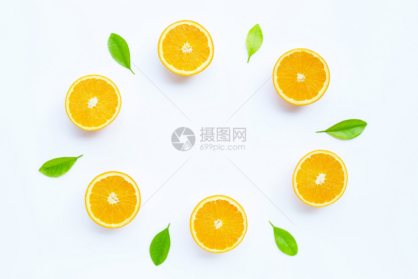 高维生素C多汁和甜圆框由新鲜橙色水果制成白背景的叶子复制空格图片