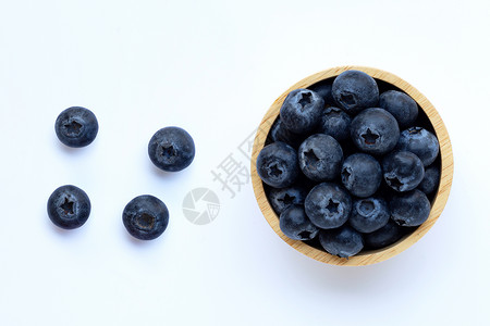 哈克贝利白背景上的蓝莓顶视图背景
