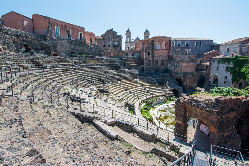 古希腊罗曼剧院的废墟位于西里意大利的卡塔尼亚历史中心图片