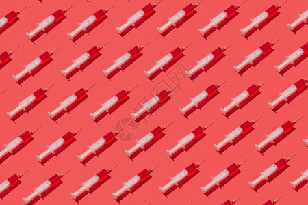 红血塑料注射器或静脉疫苗的医学对角模式图片