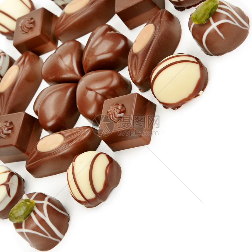 白色背景中的各种巧克力图片