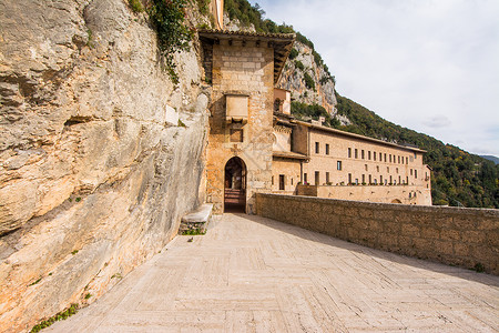 本笃会修道院圣人贝内迪克特的圣洞穴修道院位于罗马拉齐奥意大利中部的亚比科省背景