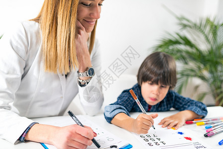 儿童心理学测试幼儿用数字进行逻辑测试图片