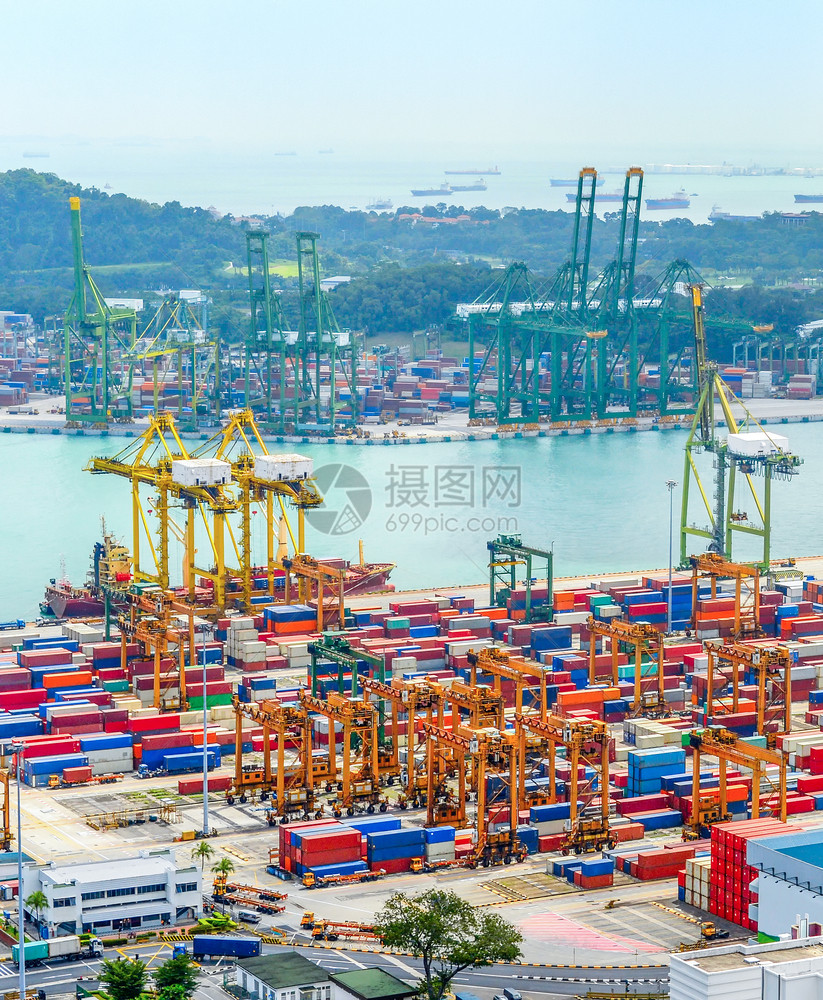 单甲鱼贸易港口重型设备货物集装箱起重机码头和仓库装有船舶和油轮的港口图片