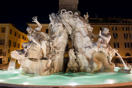 罗马纳沃纳广场夜景图片