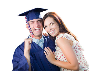 穿着帽子和礼服的骄傲男毕业生与白色的漂亮女孩隔离图片