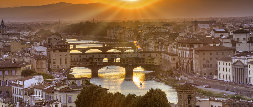 著名的大桥全景日落时速的天桥黄昏花板意大利的塔斯卡纳意大利的图片