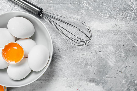 鸡蛋在碗里图片