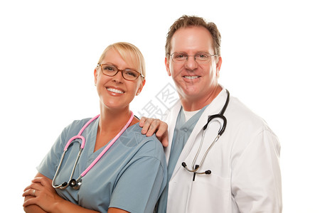 友善的男医生和女在白色背景下被隔离图片